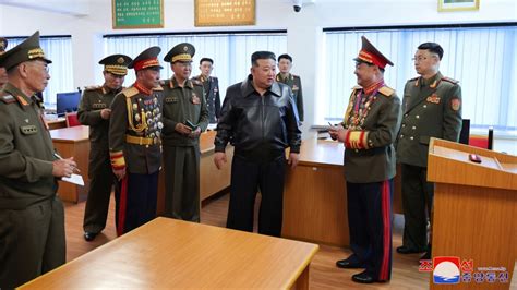 북한 김정은 군 지휘관 양성기관 시찰“적 군사 대결 택하면 모든 수단 동원해 필살”