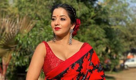 Nazar Actor Monalisa Looks Red Hot In Sexy Floral Saree