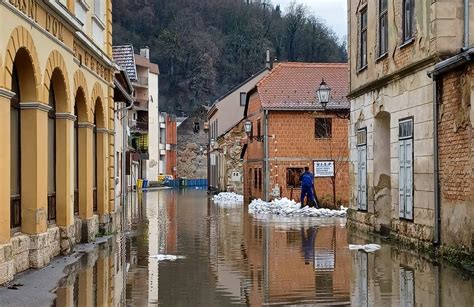 Video Foto Pred Stanovnicima Hrvatske Kostajnice Te Ki Sati Dio Cesta