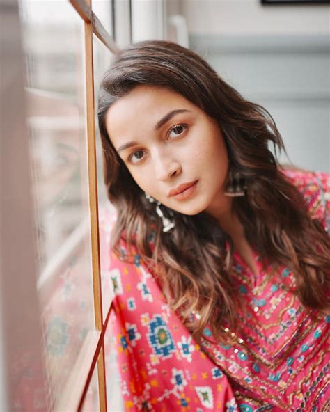 Alia Bhatt's height: Her Career, Husband, and Family