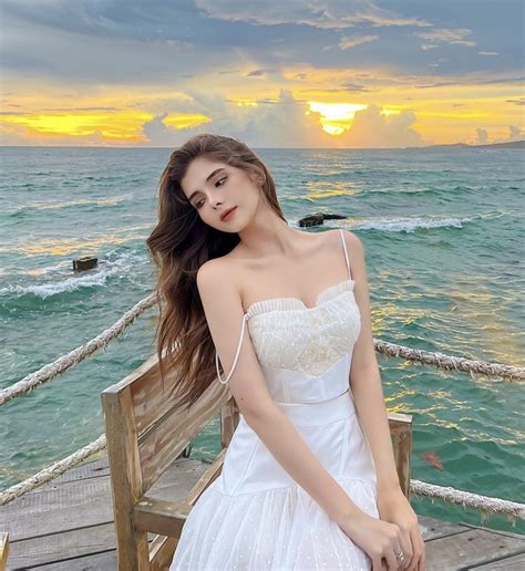 Nhan sắc xinh đẹp nóng bỏng của hot girl lai Tây nổi tiếng trên mạng