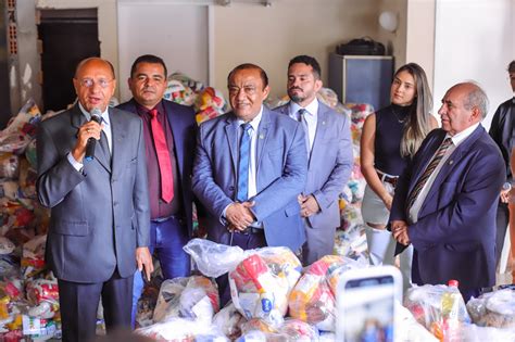 Camara De Sao Luis Entrega Uma Tonelada De Cestas Basicas Para