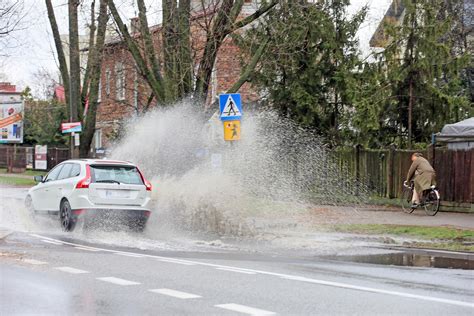 Wielka Fuszerka W Warszawie Woda Zalewa Ulic Absurdalne T Umaczenie