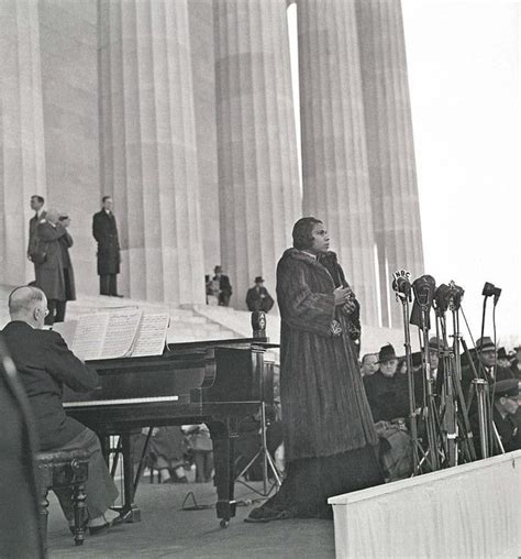 Marian Anderson Singing On The Steps Of The Lincoln Memorial Easter