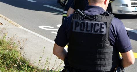 Besançon un mineur de 15 ans interpellé au volant dune voiture avec