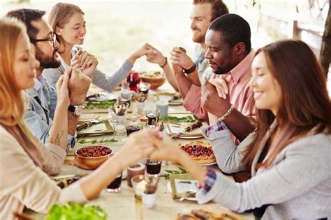 A Thanksgiving Prayer to Read at the Table | Reader's Digest