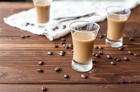 Cómo hacer un licor tipo baileys casero y fácil HoyTapeo