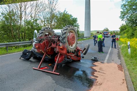 Traktorfahrer Stirbt Bei Unfall In Der Bayerischen Rh N M Nnerstadt