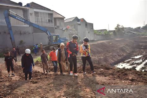 Wali Kota Jaktim Tinjau Progres Pembangunan Waduk Cipayung ANTARA News