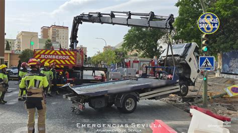 Veinte heridos tras el choque de un bus y una grúa de asistencia de