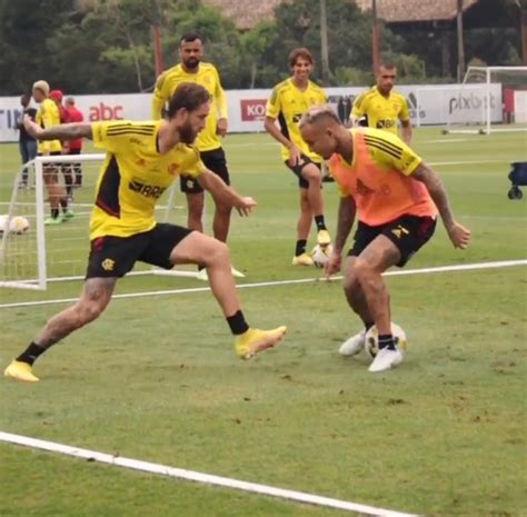 Fla Resenha Flamengo on Twitter Vídeo Léo Pereira dá caneta em