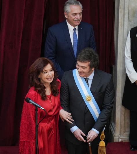 Sorpresivas sonrisas cómplices entre Javier Milei y Cristina Kirchner