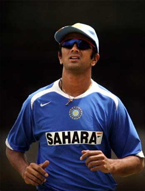 Rahul Dravid limbers up | ESPNcricinfo.com