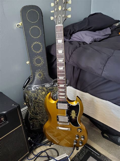 Sunday Morning Gold : r/guitarporn