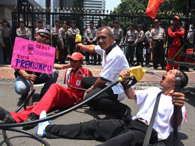 Demo Pegawai Spbu Antara Foto