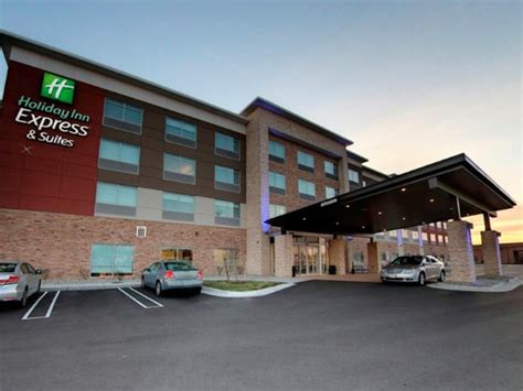 Holiday Inn Express & Suites Detroit North - Roseville - Roseville,