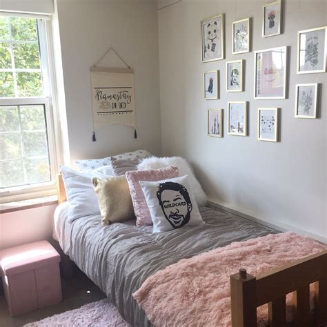 20 Pink Dorm Room Decor