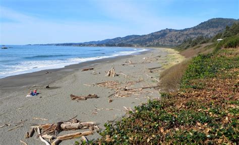 Pelican State Beach, Smith River, CA - California Beaches