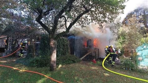 München Brand zerstört Gartenhaus Bewohner verletzt