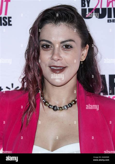 West Hollywood Los Angeles California Estados Unidos Junio 18 La Actriz Lindsey Shaw Llega