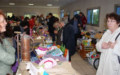 Amicale La Que Visiteurs Dans Les All Es Du Vide Greniers Le