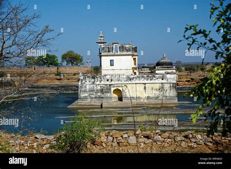 Queen Padmini palace in lake Stock Photo - Alamy