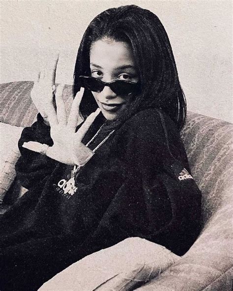 Daily Aaliyah🖤 On Instagram “💁🏽‍♀️🖤” Aaliyah Hair 90s Hip Hop Outfits Aaliyah Style