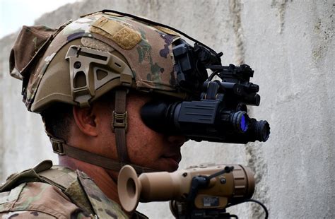 Us Army Tests New Enhanced Night Vision Goggle Binoculars