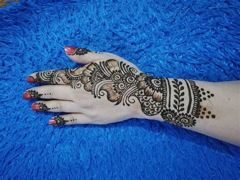 Easy Arabic Shaded Mehndi Design For Back Hand Henna Designs