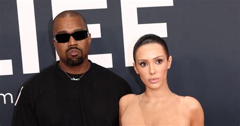 Grammy Esposa De Kanye West Aparece Nua Em Tapete Vermelho