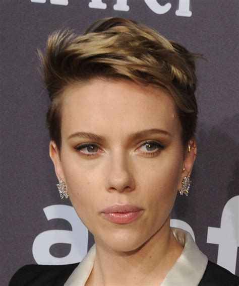 Scarlett Johansson Dark Blonde Pixie Haircut - Story