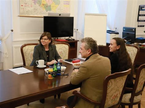 Minister Leszczyna spotkała się ze środowiskiem psychiatrów Czas na