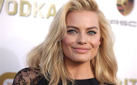 Margot Robbie Actriz Australiana Retrato Vestido Negro Pitido