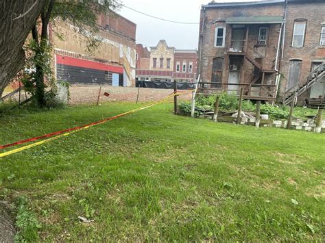 addison building  demolished  june   dispute  evolved