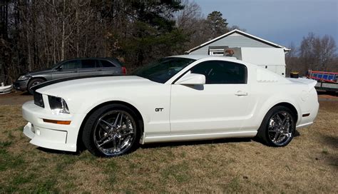 Performance White 2005 Ford Mustang Gt Coupe