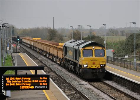 Dsc Radley Freightliner Passes A M Flickr