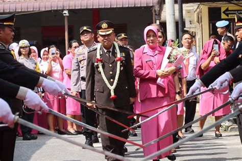 Pimpin Upacara Pelepasan Personil Purna Bakti Kapolres Pematang