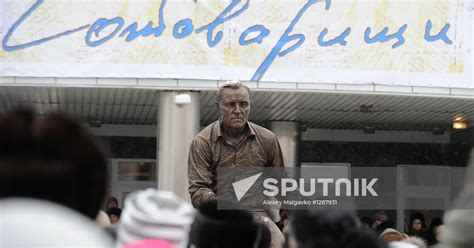 Monument To Actor Mikhail Ulyanov Unveiled In Omsk Region Sputnik