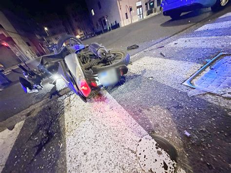 Incidente Nella Notte A Messina Scontro Auto Scooter 24enne Ferito In