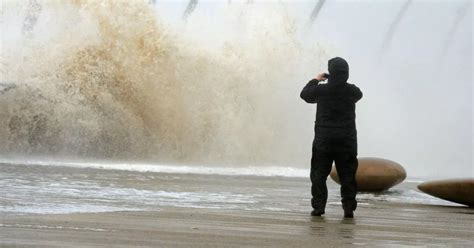 Storm Arwen Red Weather Warning As Deadly Mph Winds To Hit The Uk