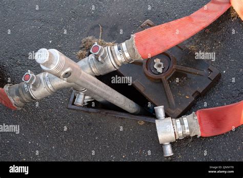 Slough Berkshire Uk 13th August 2022 A Fire Engine Draws Water