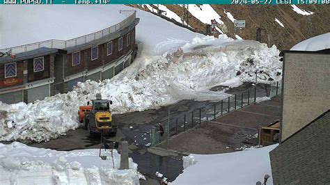 Passo Dello Stelvio Sci Estivo Al Via Il Giugno Apertura