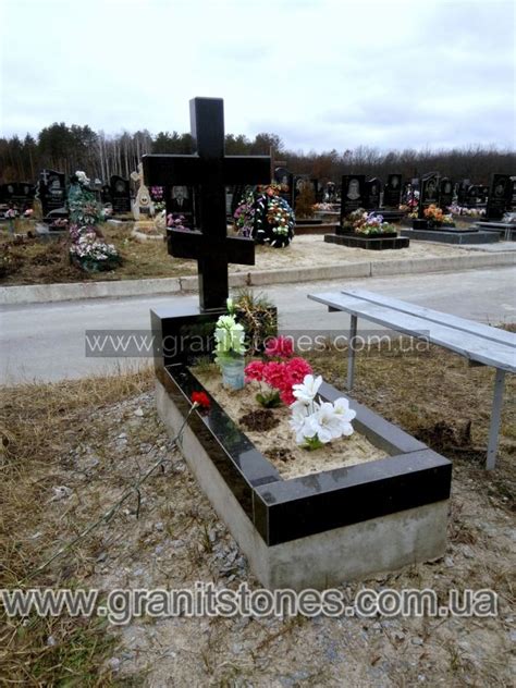 Гранітний хрест на могилу