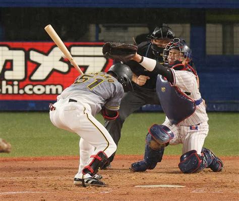 阪神ヒヤリ、ヤクルト・スアレスの一球が中野の後頭部を直撃 サンスポ