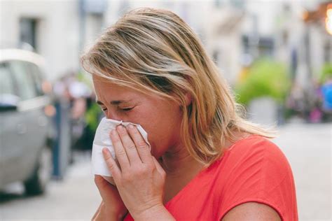 This Is The Horrifying Reason Why You Shouldnt Hold In A Sneeze Huffpost Uk Life