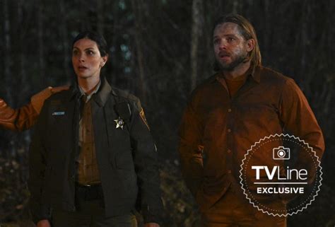 Exclusive Fire Country First Look Morena Baccarin Debuts As Sheriff