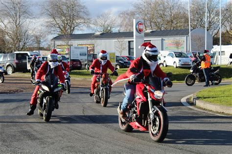 Caen Pr S De P Re No L Moto Vont D Filer Dans Les Rues De Caen