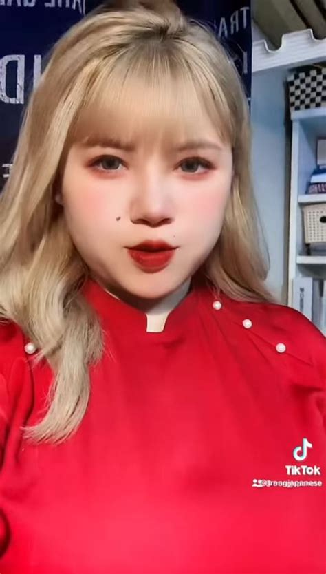 Hot girl ngực khủng Hải Dương nín thở diện áo dài khoe trọn đường cong nhức mắt