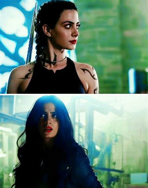 Emeraude Toubia As Isabelle Lightwood On Shadowhunters Instrumentos