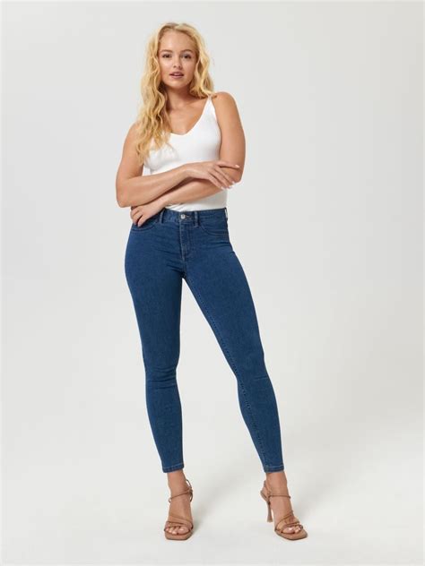 Jeans im Skinny Fit mit mittlerer Leibhöhe Farbe Navy SINSAY 1490B 59J